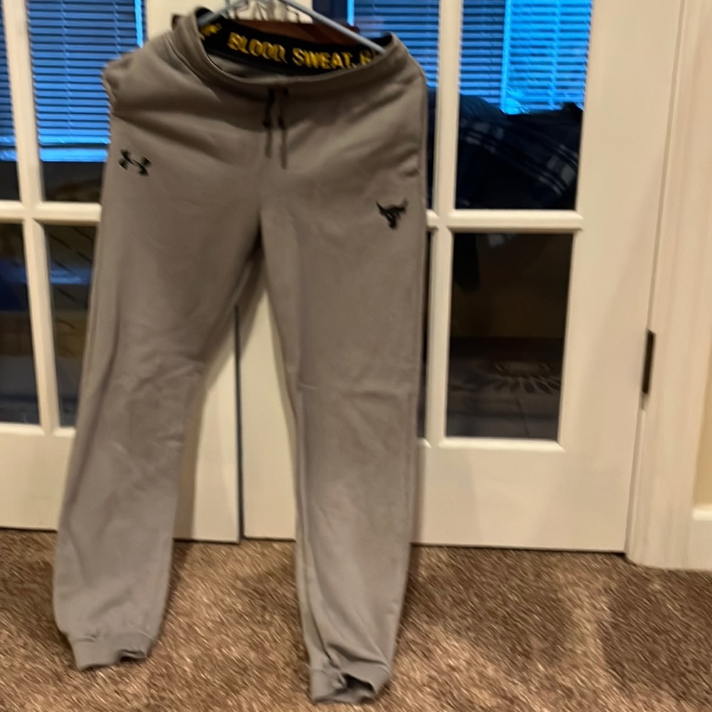 Boys size large gray Under Armour sweatpants.